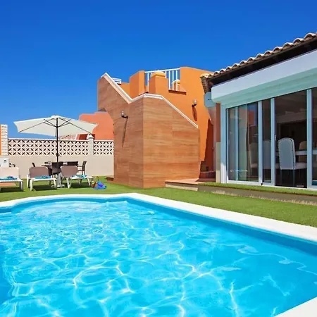 Villa Sleeps 6 With Pool Air Con And Wifi *