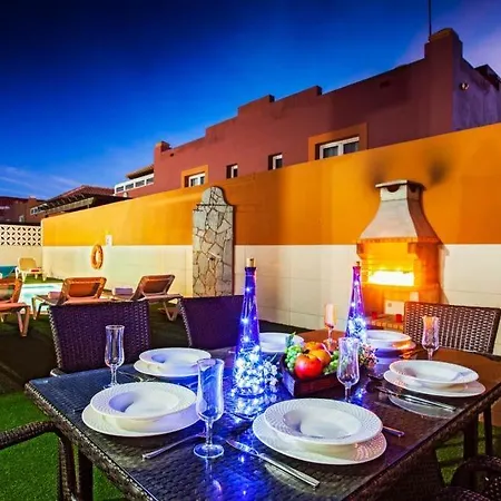Sleeps 6 With Pool Air Con And Wifi Corralejo