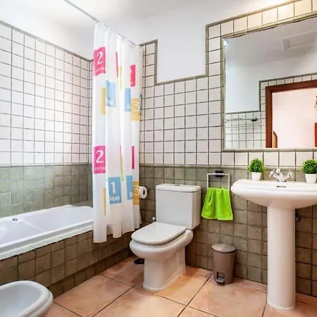 Sleeps 6 With Pool Air Con And Wifi