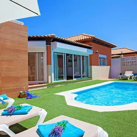 Sleeps 6 With Pool Air Con And Wifi Villa