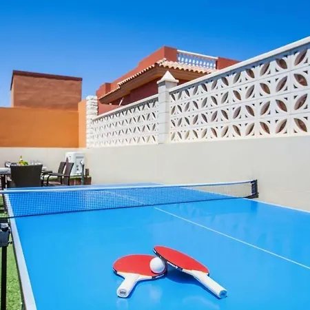 Villa Sleeps 6 With Pool Air Con And Wifi Corralejo