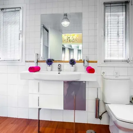 Villa Sleeps 6 With Pool Air Con And Wifi *